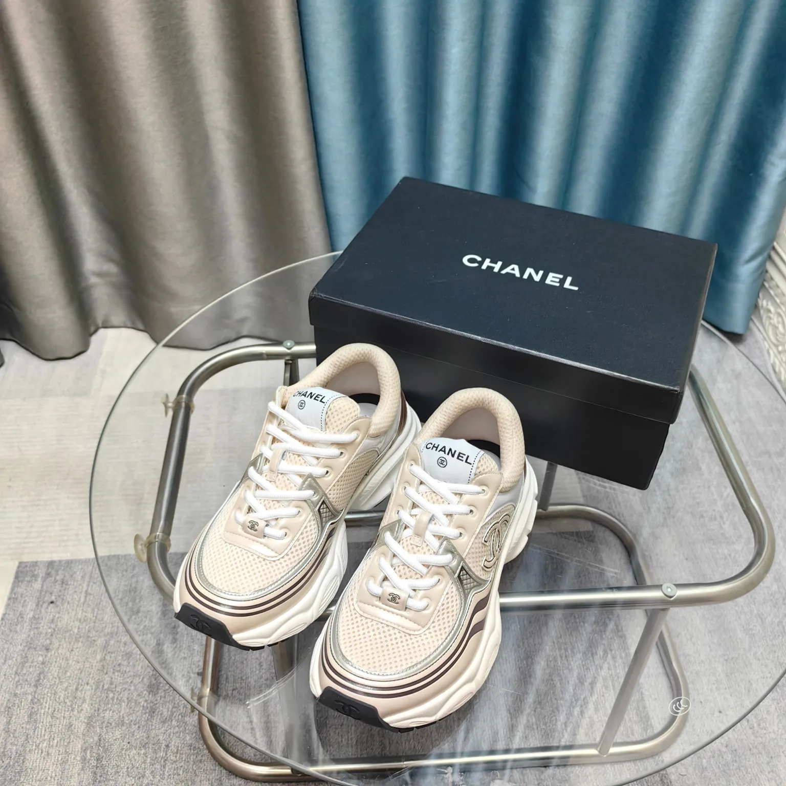 p680🐮🐮Chanel Chanel dad shoes, men and women couples - 2025 counter top casual sports shoes This classic design; the upper is electro-embroidered with a variety of techniques; the outsole is fashionable and sporty; it is unusual to incorporate a variety of color matching elements... The diversified mix and match is very beautiful and versatile, casual, fashionable, sports and outdoor can be taken into account... ꫛꫀꪝ Go➫ Material: ❶Upper is made of: Original imported first-layer silk cowhide + original waterproof cloth + original first-layer cowhide ❷Inner lining: original sheep lining + mesh ❸Outsole based on: original TPU combination outsole Special counter boutique packaging complete set for women 35–41